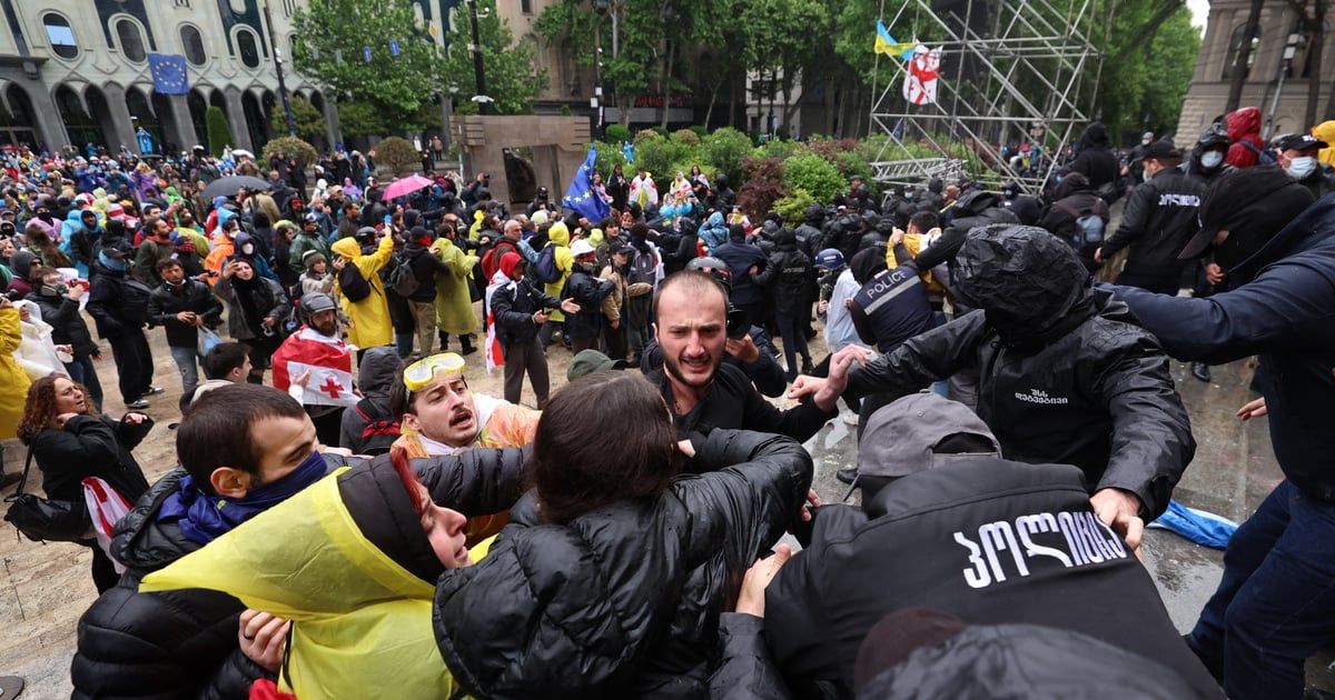 رغم الاحتجاجات.. برلمان جورجيا يقر قانون "التأثير الأجنبي"