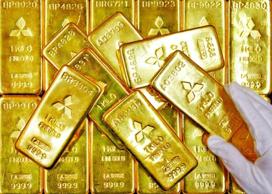 الذهب يرتفع قبيل بيانات التضخم الأمريكية.. والدولار مستقر