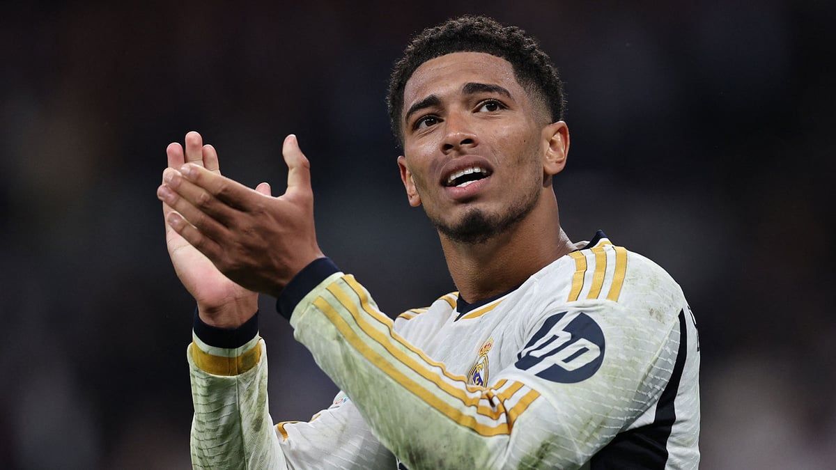 لقطة طريفة بين بيلينغهام وعائلته قبل مباراة ريال مدريد وألافيس (فيديو)