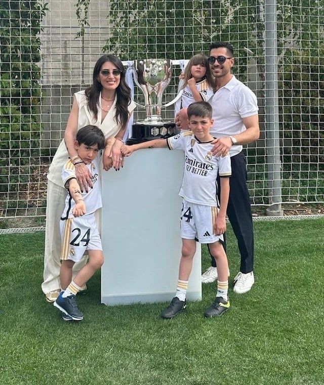 مفاجأة.. من هو اللاعب الذي ارتدى أحفاد أنشيلوتي قميصه خلال احتفالات ريال مدريد؟