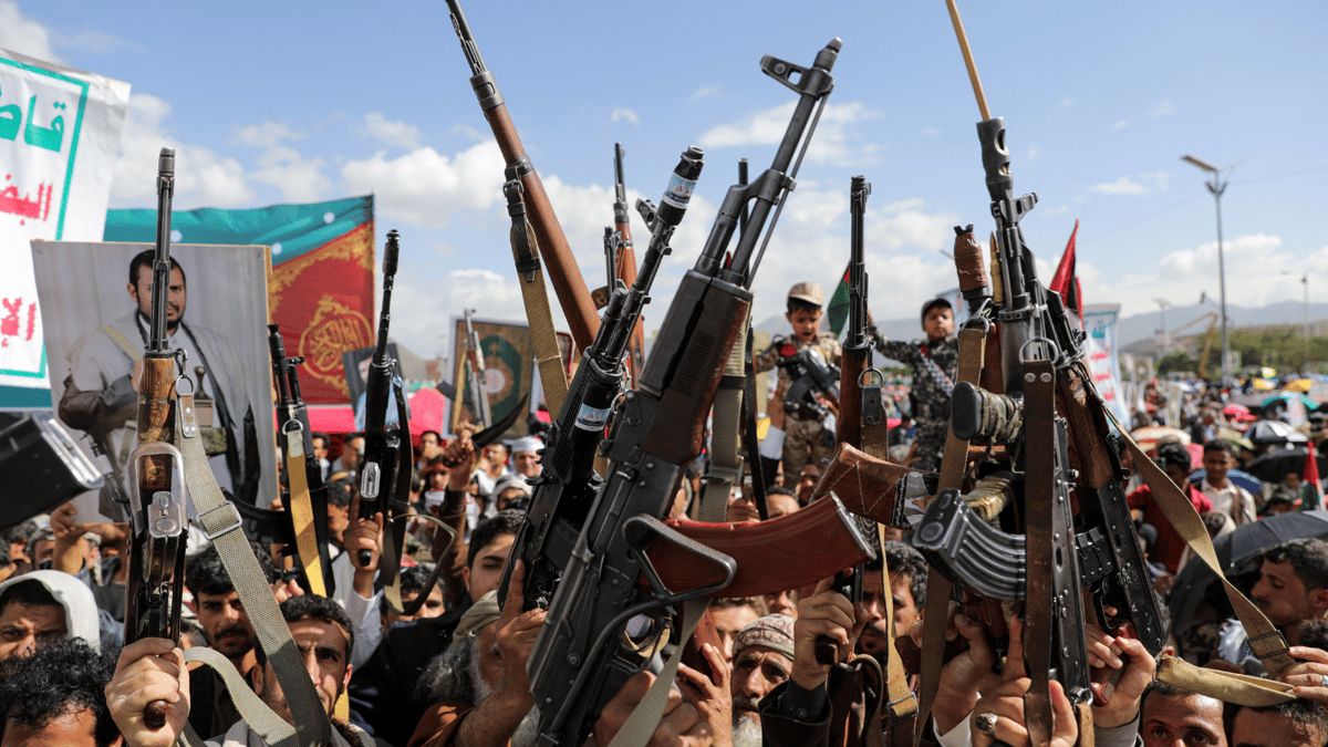 خبير عسكري يكشف لـ"الخليج الان" مسار الأسلحة الإيرانية نحو ميليشيا الحوثي