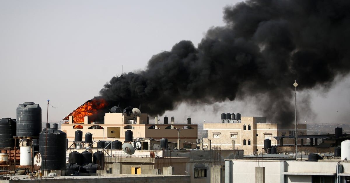 14 قتيلًا بغارة إسرائيلية على مبنى سكني وسط قطاع غزة