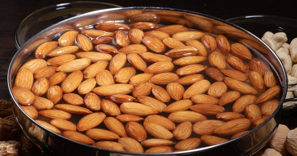 ماذا يحدث لبشرتك عند تناول اللوز المنقوع بانتظام؟