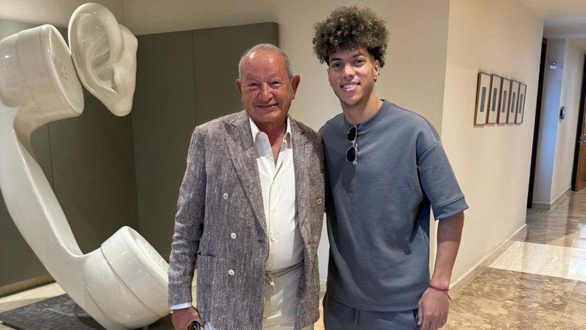 نجيب ساويرس بعد صورته مع إمام عاشور: الأهلي حديد