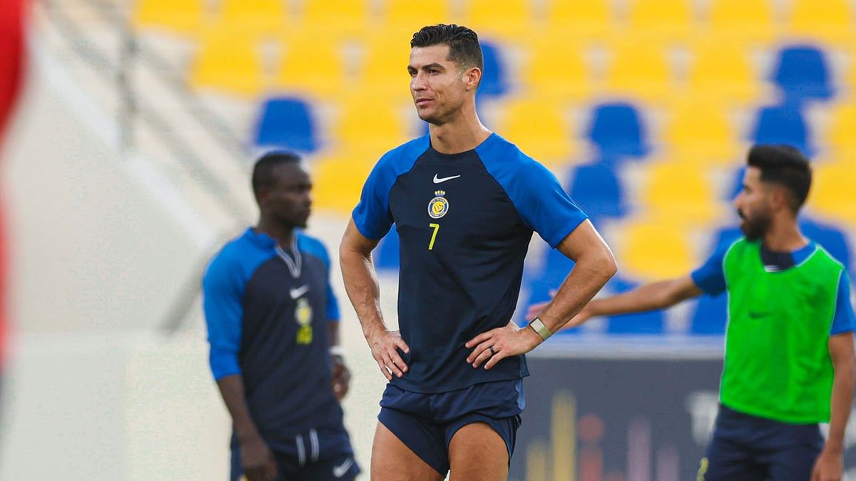 رونالدو يطلب ضم زميل ميسي لنادي النصر السعودي