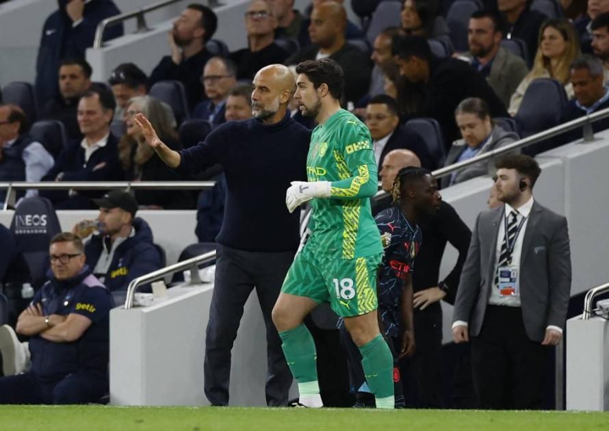 احتفالات مانشستر سيتي باللقب العاشر تبدأ مبكراً بمساندة جمهور توتنهام