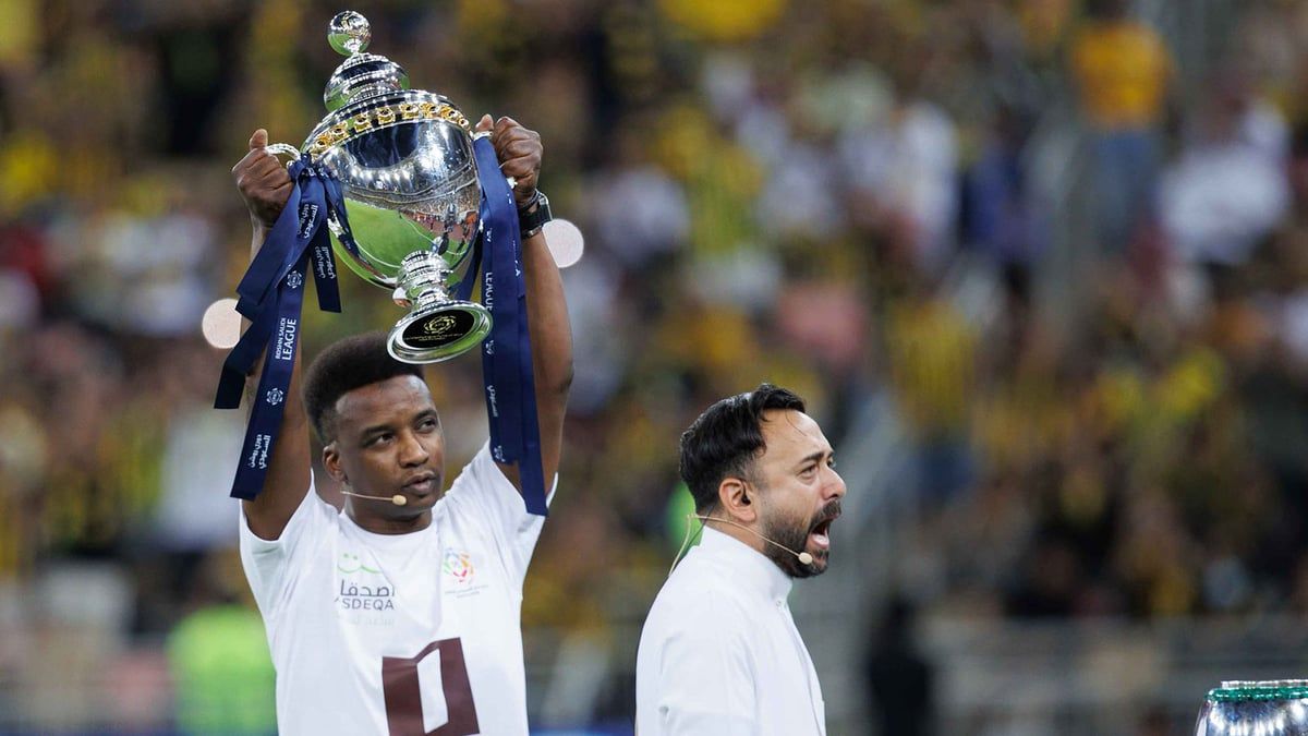 محمد نور يدعو نادي برشلونة لمهرجان اعتزاله