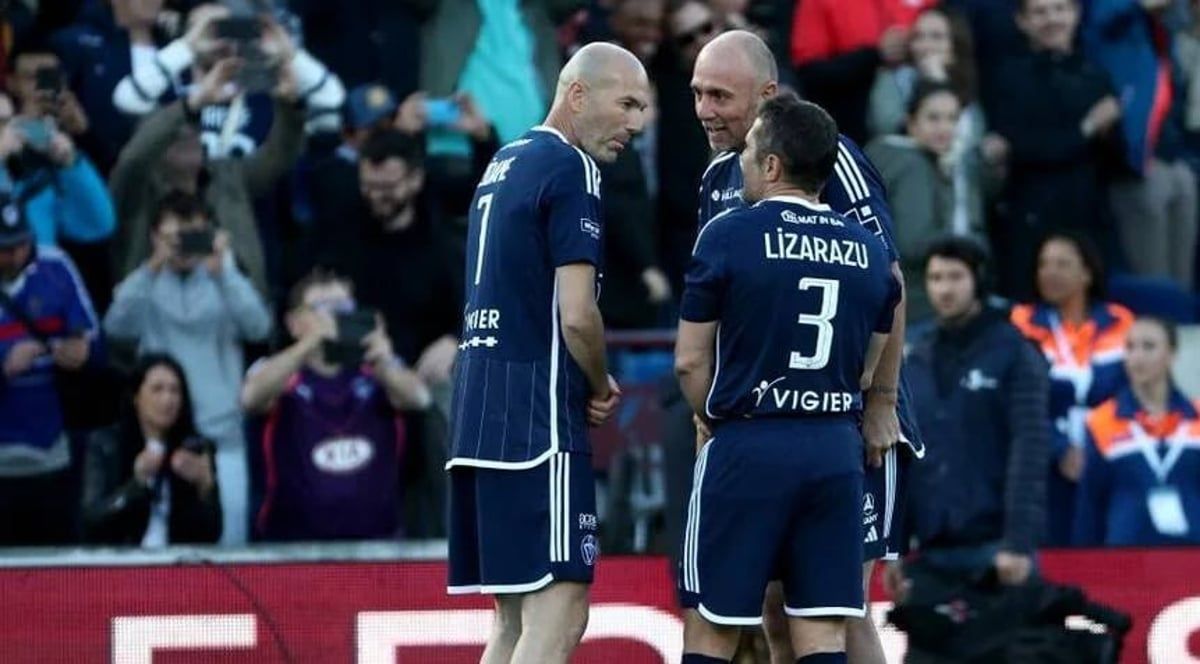 زيدان يستعرض سحره الكروي ويبهر متابعيه مع فريق البدايات