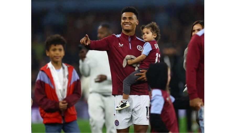 لماذا احتفل أستون فيلا بفوز سيتي على توتنهام؟