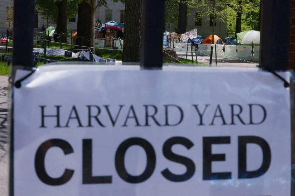 طلاب مؤيدون للفلسطينيين بهارفارد يفضون مخيمهم