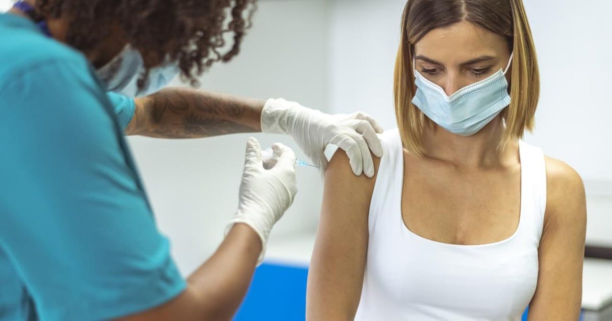 جعلها "معاقة".. أول أمريكية تقاضي "أسترازينيكا" بسبب لقاح كورونا (صور)