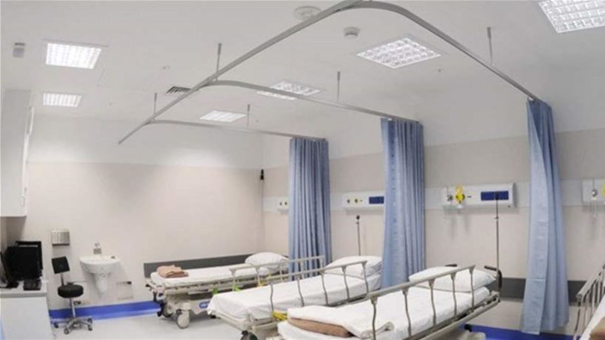 مسلحون بالسيوف يقتحمون مستشفى "ابن سينا" غرب إيران (فيديو)