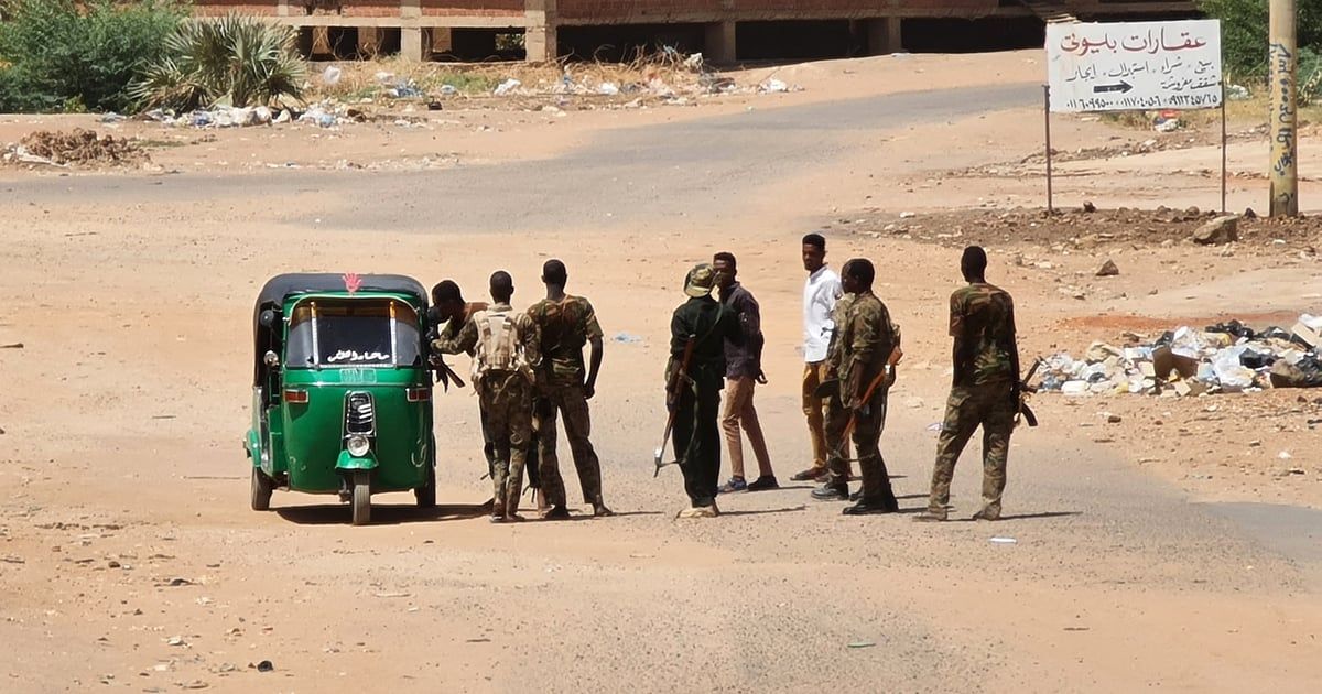 استخبارات الجيش السوداني تعتقل صحفيًا انتقد معتقلاتها