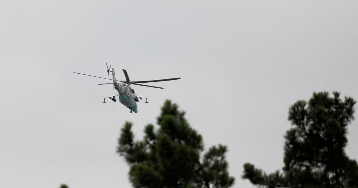 أفغانستان.. مقتل شخص وإصابة 12 في تحطم مروحية لطالبان (صور)