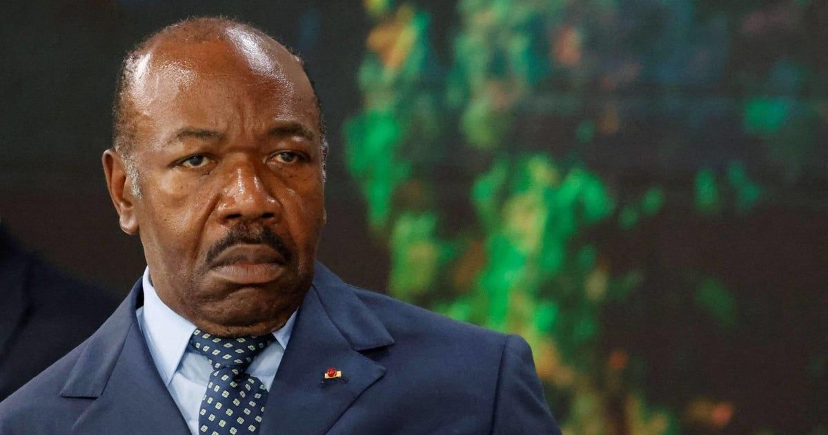 بسبب تعذيب أفراد من أسرته.. رئيس الغابون السابق يضرب عن الطعام