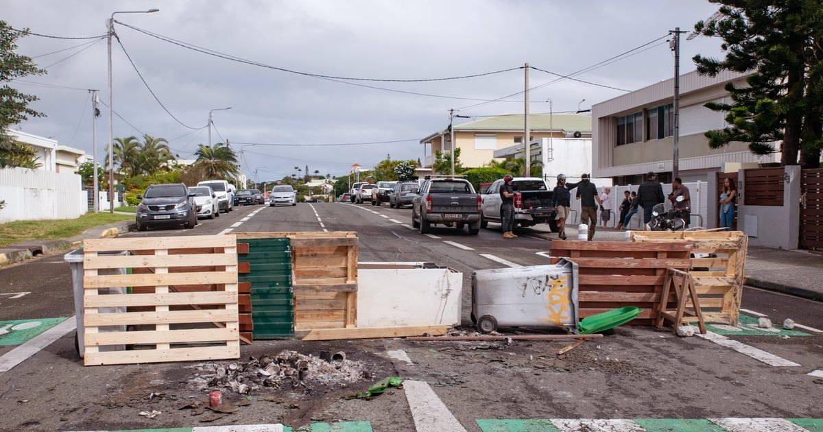 لوموند: ماكرون يدعو لعقد مجلس دفاع جديد لمواجهة أزمة كاليدونيا