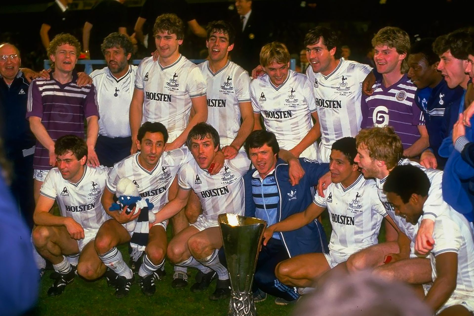 تعاقد مع أفضل المدربين والألقاب صفر.. صيام توتنهام عن الإنجازات يتواصل منذ 16 عاما - موقع الخليج الان