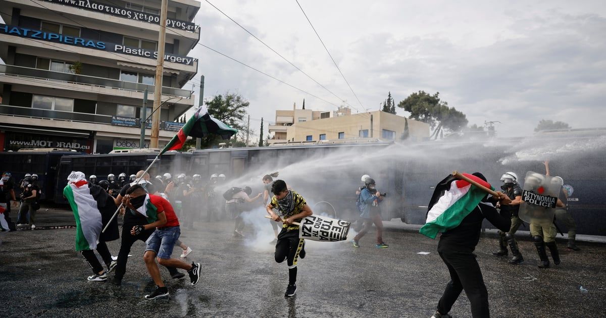 اشتباكات مع الشرطة اليونانية بعد مسيرة مناصرة لغزة في أثينا‎