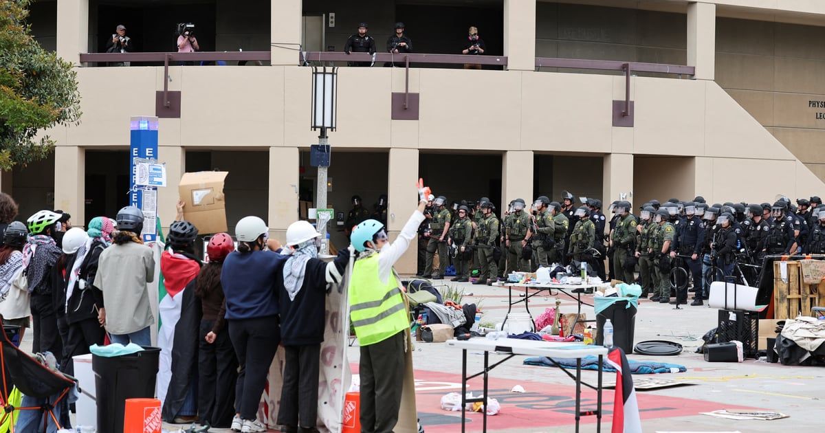 مؤيديون لفلسطين يسيطرون على مبنى بجامعة كاليفورنيا في إيرفين