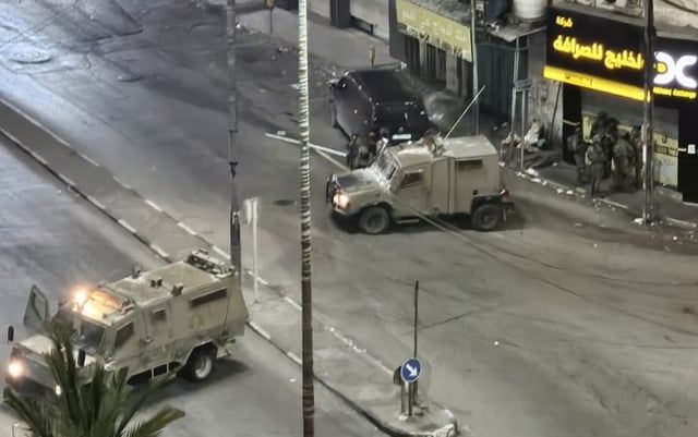 في اقتحام متزامن.. حملة إسرائيلية على محال الصرافة في الضفة الغربية