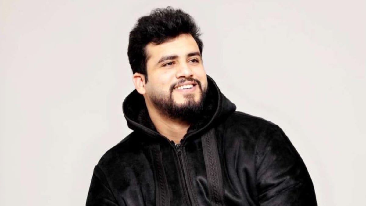 مشهور أردني "يزفّ" زوجته لحصولها على رخصة قيادة (فيديو)