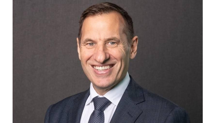 «بنك الشارقة» يعين داميان وايت رئيساً جديداً للخزانة