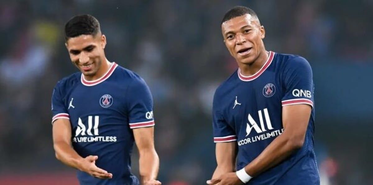 مبابي يكسب أشرف حكيمي في مزاد بمبلغ ضخم (فيديو)