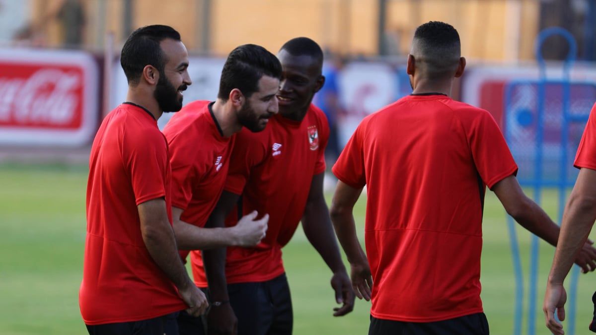 مشادة وتطاول بين نجمي الأهلي المصري في التدريبات