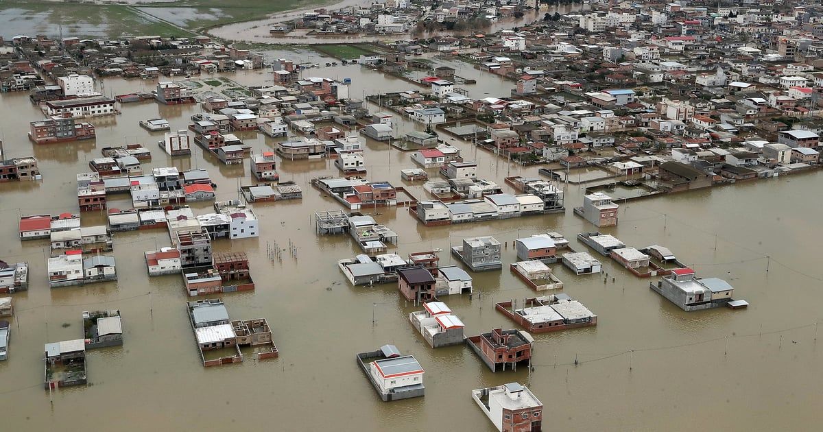 إقالة مسؤول "سخر" من الفيضانات في مدينة مشهد الإيرانية