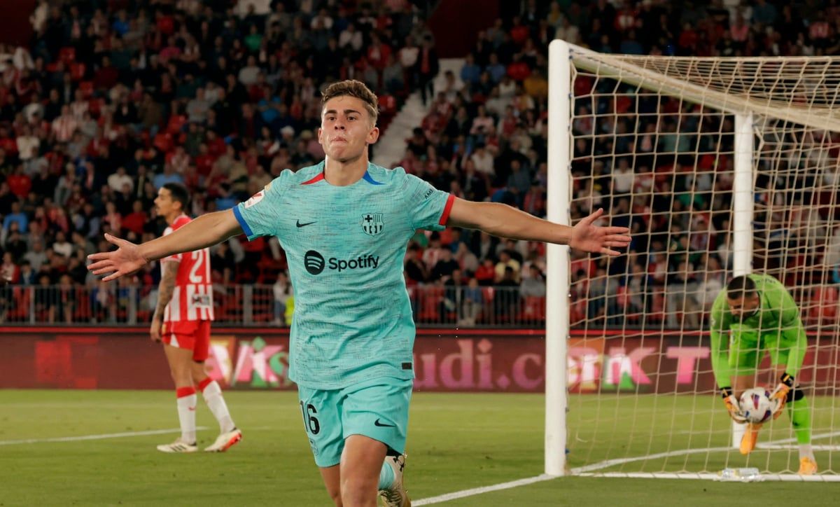 نجم برشلونة المتألق يقلد احتفال رونالدو الشهير (صور)