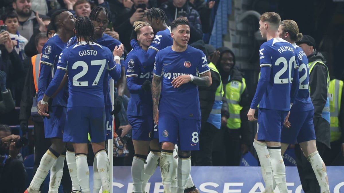 نجم تشيلسي يثير غضب جماهير ناديه بسبب برشلونة (صورة)