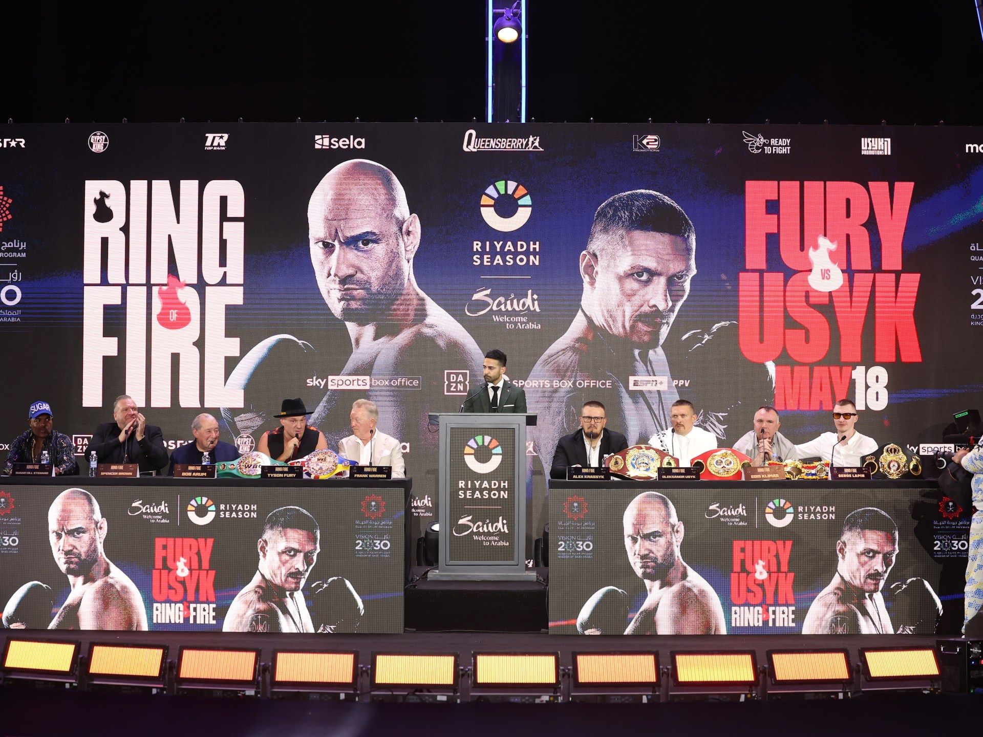 كل ما تريد معرفته عن نزال القرن بين فيوري وأوسيك لتوحيد الأحزمة العالمية للملاكمة - موقع الخليج الان