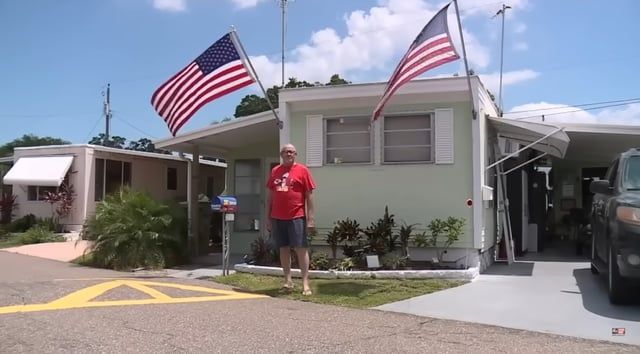 بعد 60 عاماً.. رجل يكتشف صدفة أنه "غير موجود" (صور وفيديو)