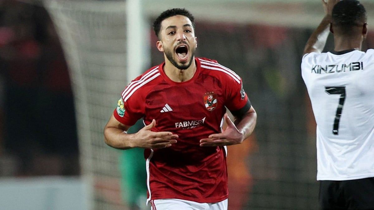 عرض مثير لمحمد عبد المنعم يضع الأهلي المصري في مأزق