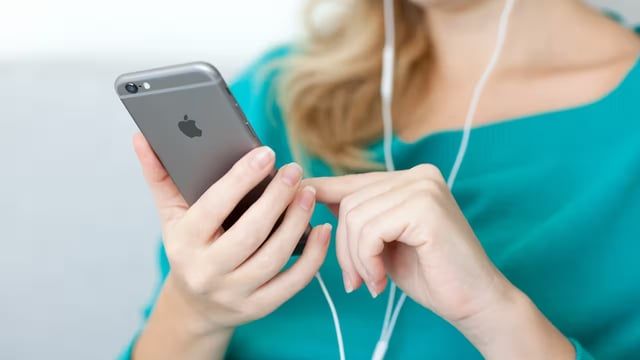 صدمة لمستخدمي آيفون.. عودة الصور المحذوفة للظهور في الألبومات