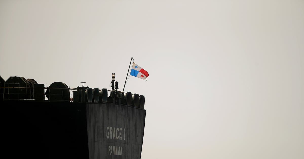 هجوم صاروخي يستهدف ناقلة نفط قبالة السواحل اليمنية