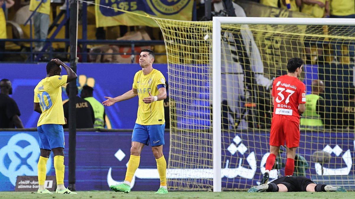 رونالدو يسخر من مهاجم الهلال بتقليد إشارته (فيديو)