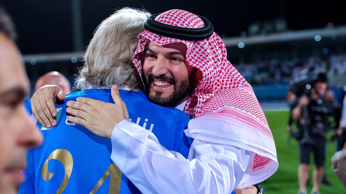 لقطة مثيرة لفهد بن نافل خلال مباراة الهلال والنصر (فيديو)