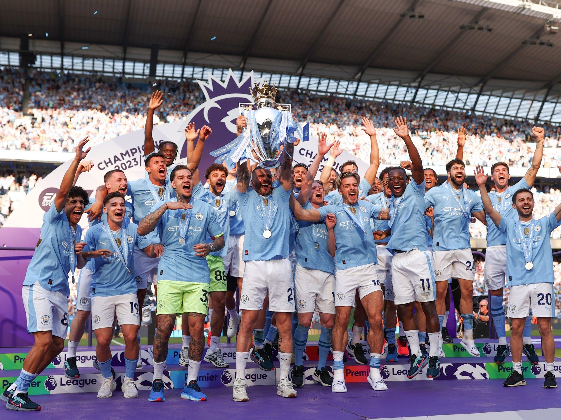 تفوق على أرسنال بجولة الحسم.. سيتي يتوج بلقب البريميرليغ للمرة الرابعة تواليا - موقع الخليج الان