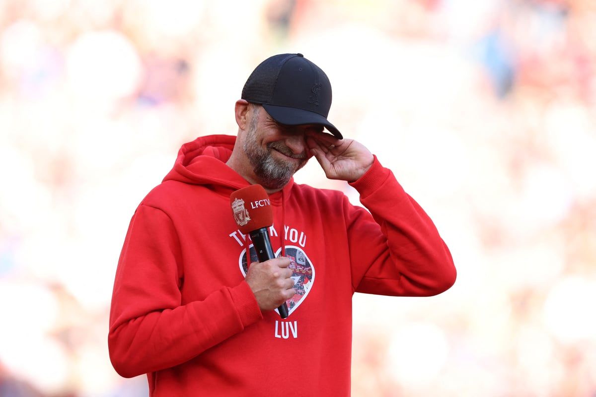 لفتة رائعة.. كلوب يغنّي لمدرب ليفربول الجديد (فيديو)