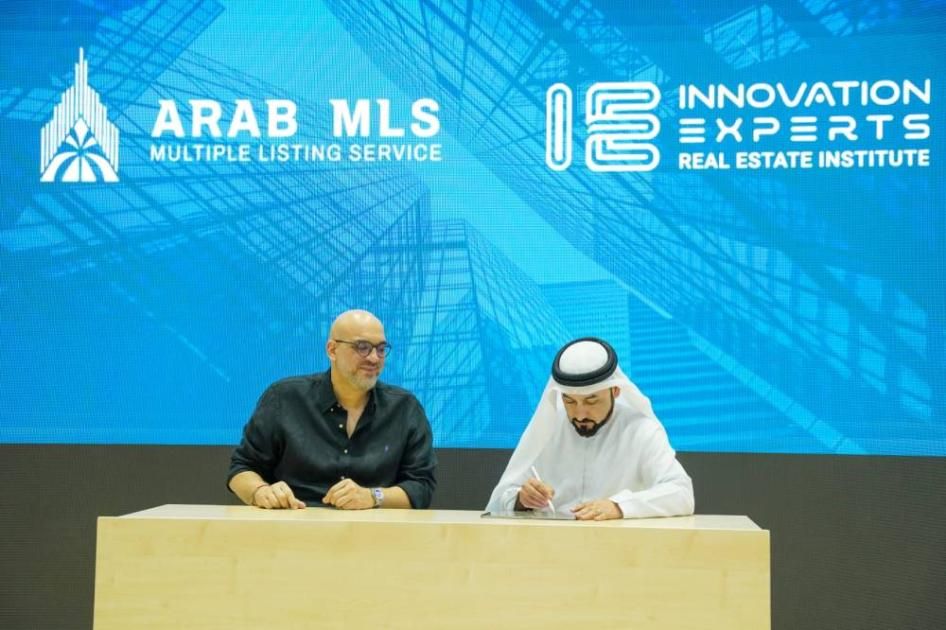 اتفاقية بين «انوفيشن اكسبرتس» و«عرب أم أل اس» خلال معرض «إيكرس»