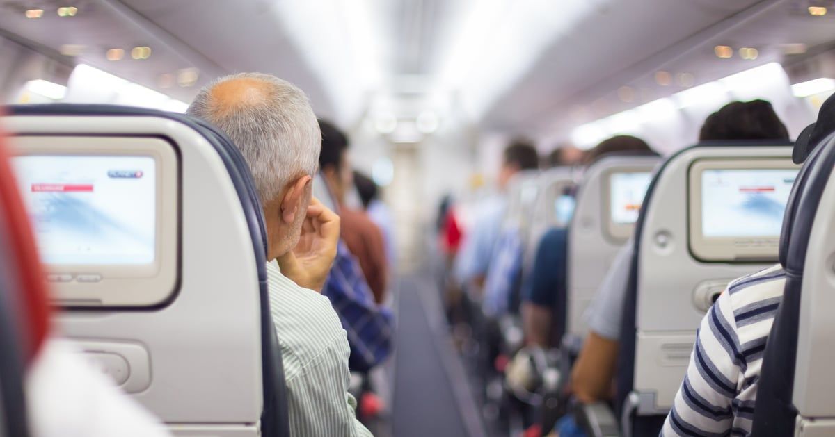 أمطار وضباب داخل طائرة متجهة إلى نيويورك.. فما القصة؟ (فيديو)