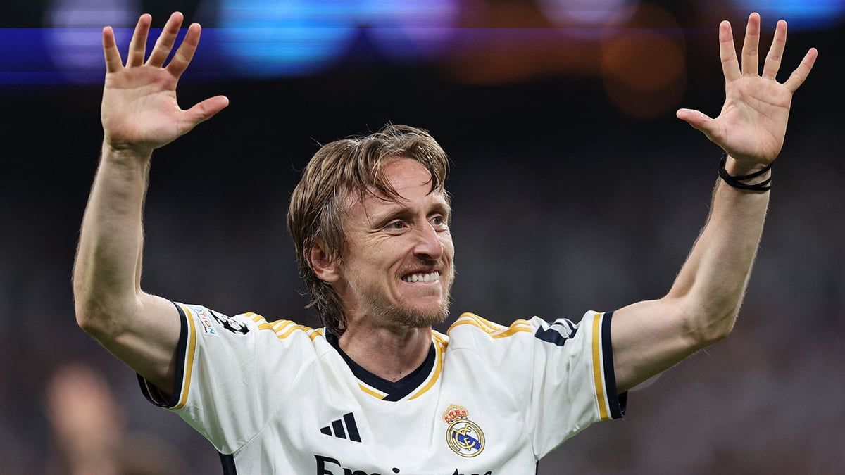 علاقة رونالدو برفض مودريتش الرحيل عن ريال مدريد