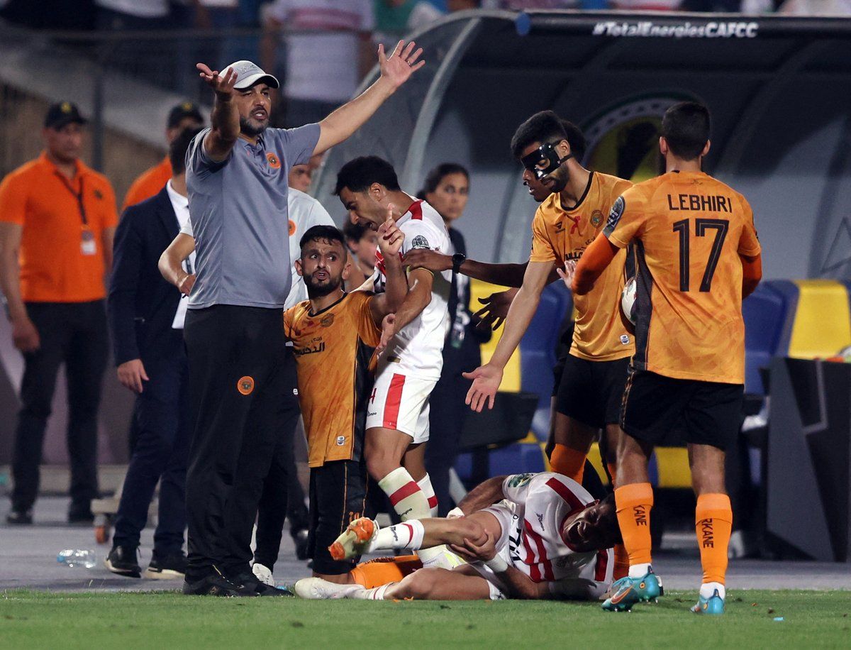 نهضة بركان يتهم مخرج نهائي الكونفدرالية بالتأثير على نتيجة المباراة