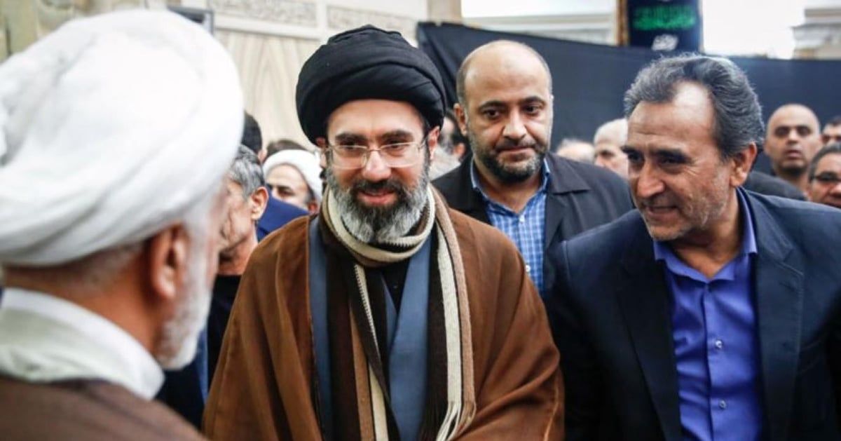 هل يفتح مقتل "رئيسي" الباب أمام نجل خامنئي لخلافة والده؟