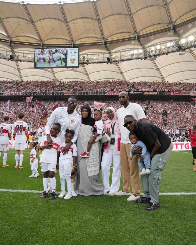 عائلة نجم شتوتغارت تخطف الأضواء في ختام الدوري الألماني (فيديو وصور)