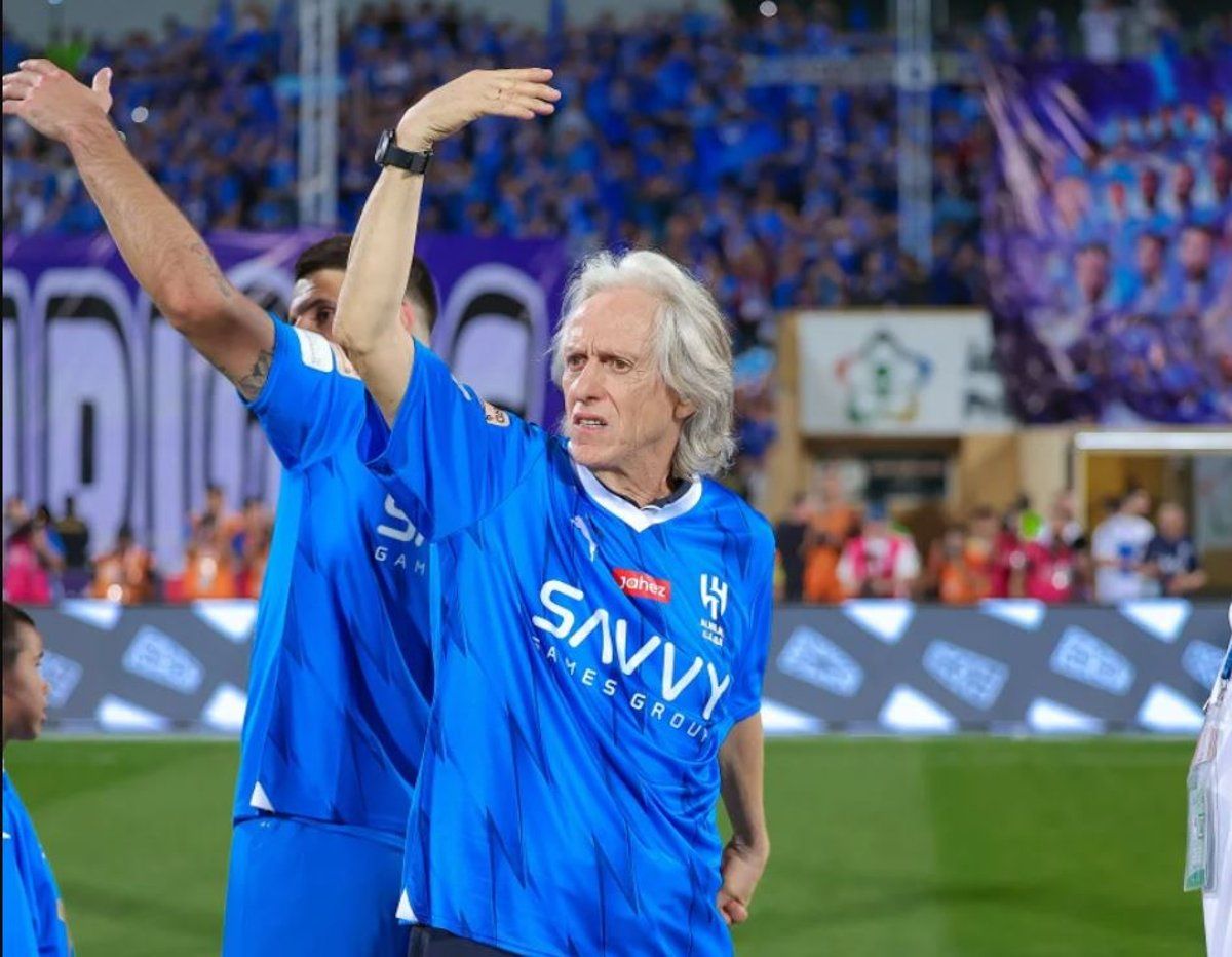 تطور لافت في ملف تجديد عقد خيسوس مع الهلال السعودي