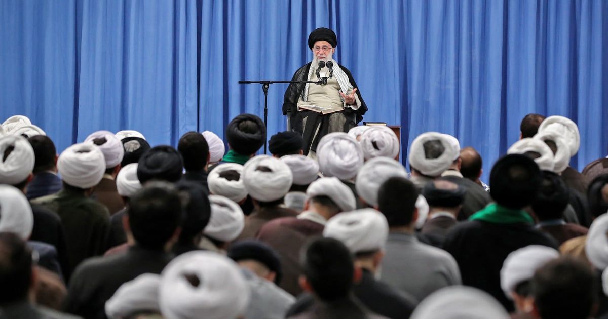 صلاحيات واسعة بيد المرشد الأعلى.. ما تركيبة الحكم في إيران؟