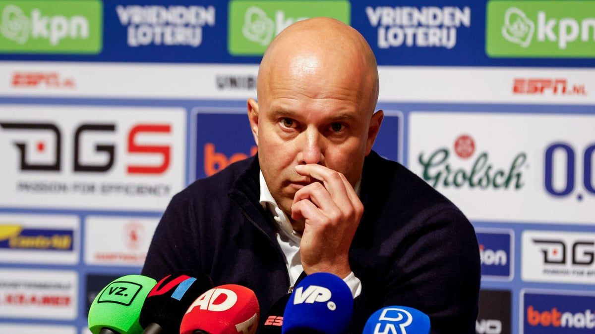 أول مطالب ليفربول من آرني سلوت