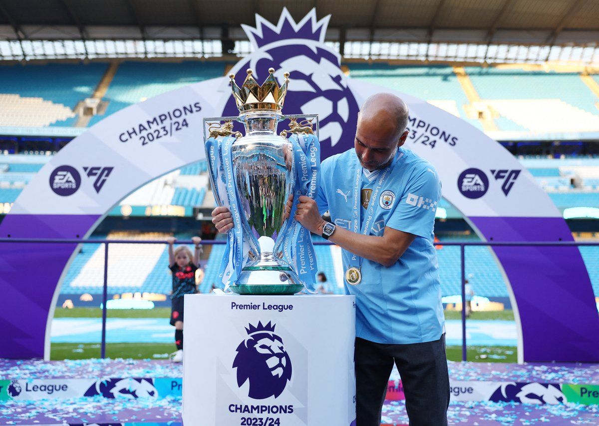 بكى حزنًا.. غوارديولا يتحدث عن رحيل كلوب (فيديو)